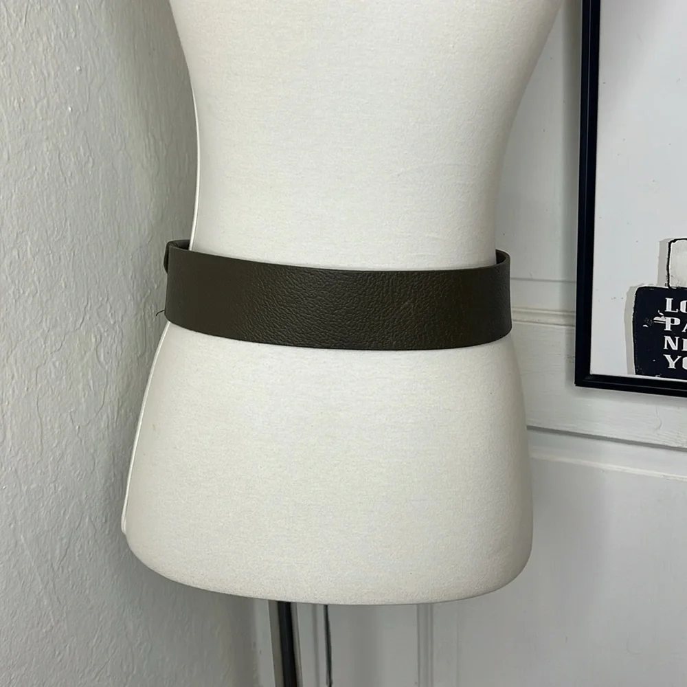 Ann Taylor Olive Green Leather Belt with side pocket Size ML